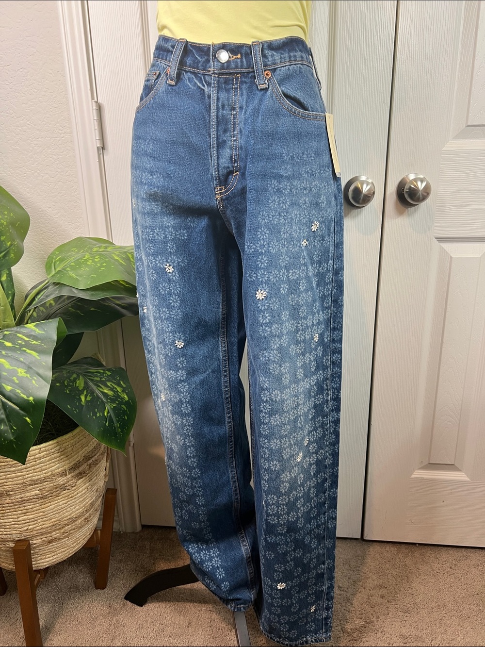 Universal Thread - Women’s High Rise Baggy Jeans Size 6